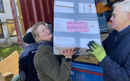 Container met medische hulpgoederen voor Mungra Medisch Centrum