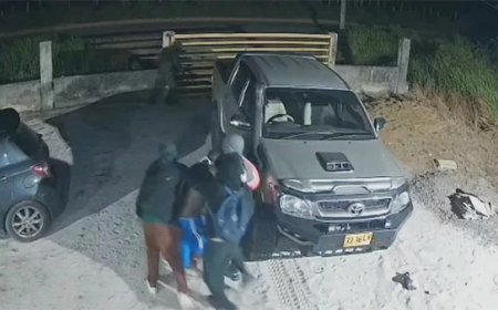 Gewapend viertal ontvoert man bij zijn woning