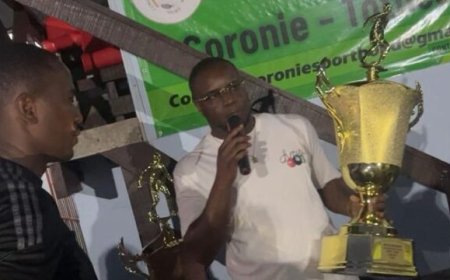 Leroy Doorson beloont kampioenen voetbalcompetitie