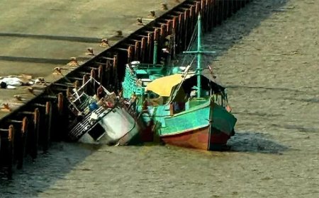 Schoener deels gezonken aan kade van Jules Sedney Haven
