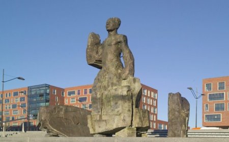 Beeld Anton de Kom houdt gemoederen in Amsterdam bezig