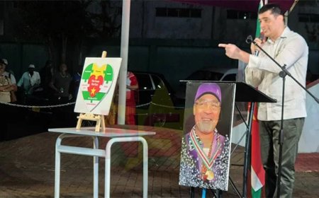 Adhin laat Bouterse herleven tijdens herdenking van 25 februari