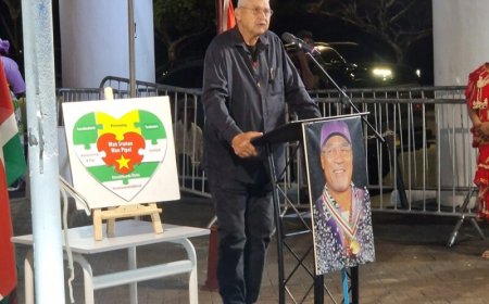 Ramon Abrahams bij herdenking revolutie: ’25 februari mag en kan nooit vergeten worden’