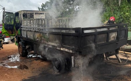 Truck met dieseltank vat vlam aan Sir Winston Churchillweg