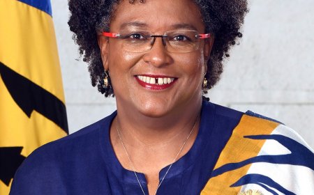 Premier Mottley van Barbados weigert commentaar op scherpe toespraak Persad-Bissessar op CARI