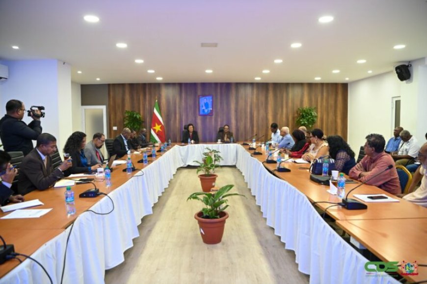 Regering en Ravaksur Plus bespreken verbetering rechtspositie werkende klasse