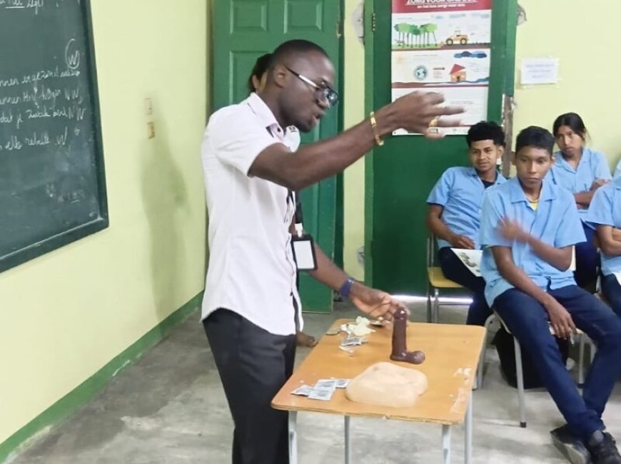 Meer dan 800 studenten in binnenland krijgen seksuele voorlichting tijdens project ‘Praat Ero