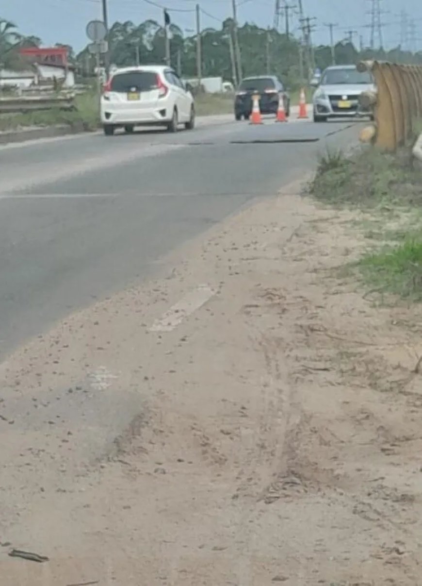 Bezorgde burger slaat alarm over Parakreek-brug en verzakking Meursweg