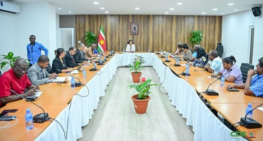 President en onderwijsbonden in overleg