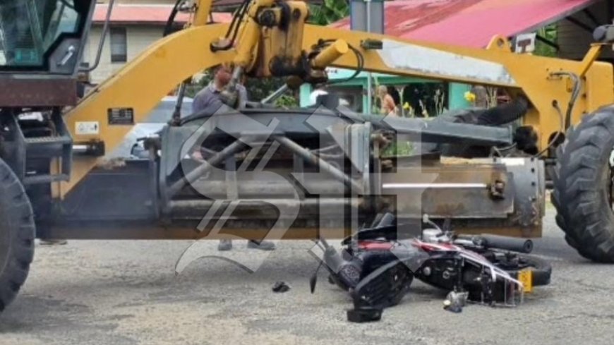 Zware aanrijding met motorgrader laat minderjarige bromfietser zwaargewond achter