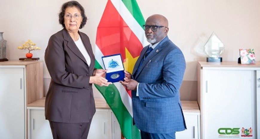 Simons ontvangt directeur CARICOM IMPACS in kader van regionaal veiligheidsbeleid