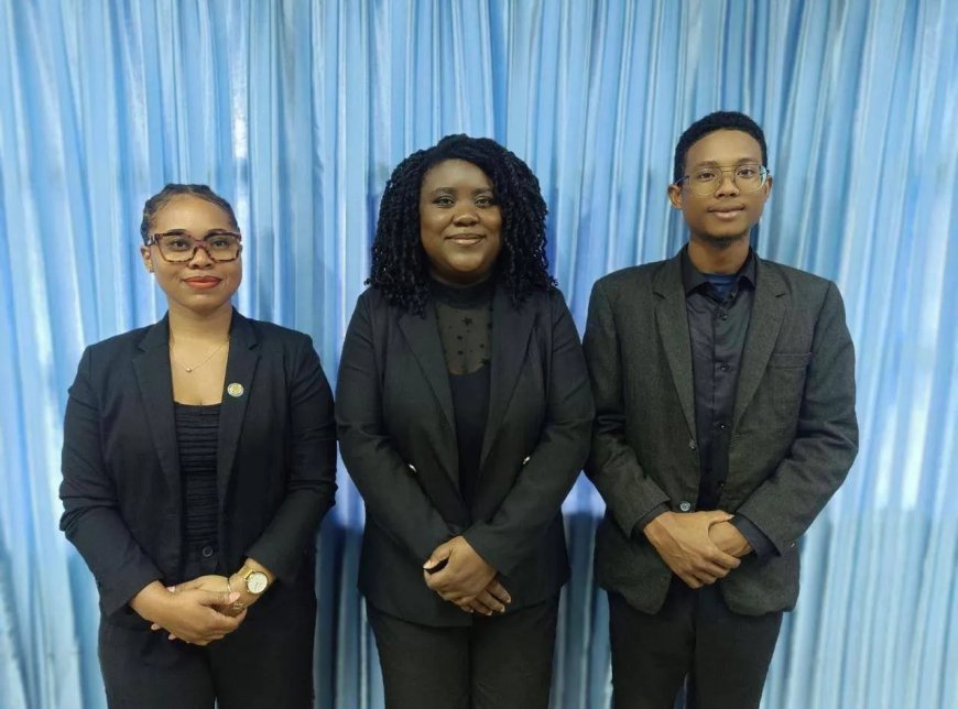 Nieuw bestuur Studentcommissie FJW officieel aangetreden