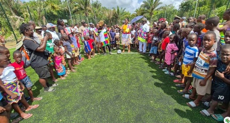 Pikin Slee heeft nu eigen multipurpose kunstgrasveld