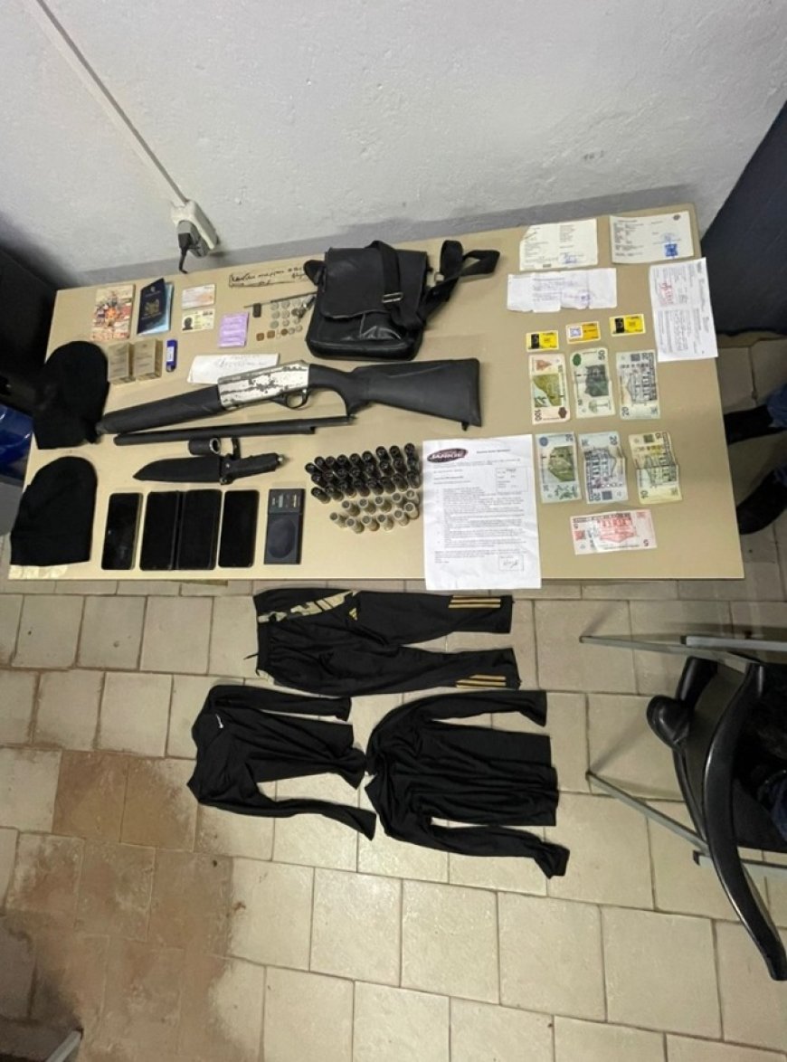 Duo opgesloten wegens illegaal vuurwapenbezit; twee anderen voortvluchtig