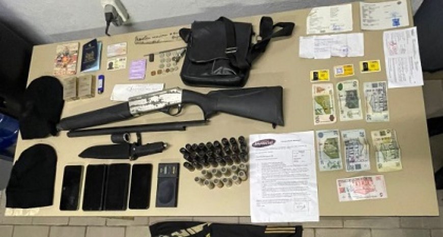 Politie houdt twee personen aan voor illegaal vuurwapenbezit