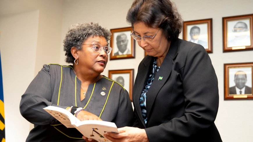President Simons feliciteert premier Mottley met historische verkiezingswinst in Barbados