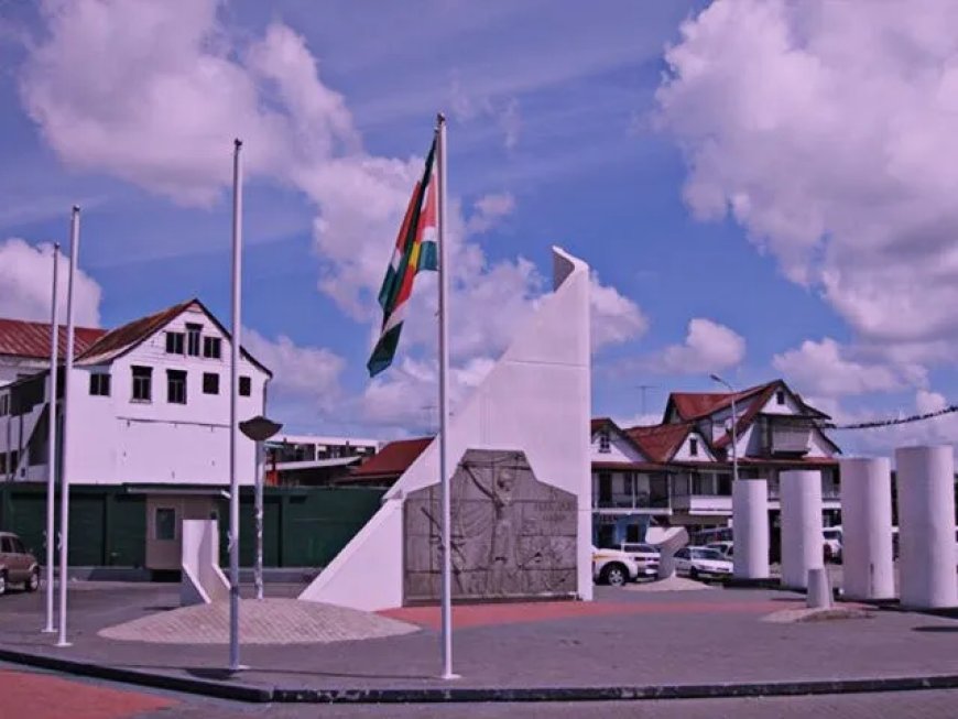 25 Februari: Van revolutie tot werkdag – en de nervositeit van de erfenis