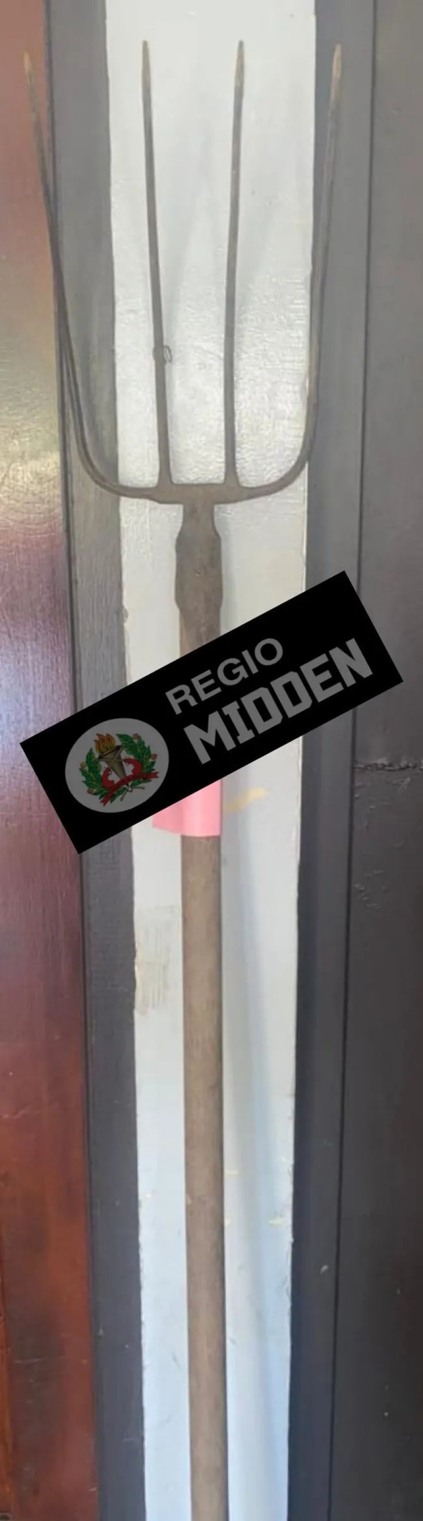 Man mishandelt echtgenote en dreigt haar met hooivork te vermoorden