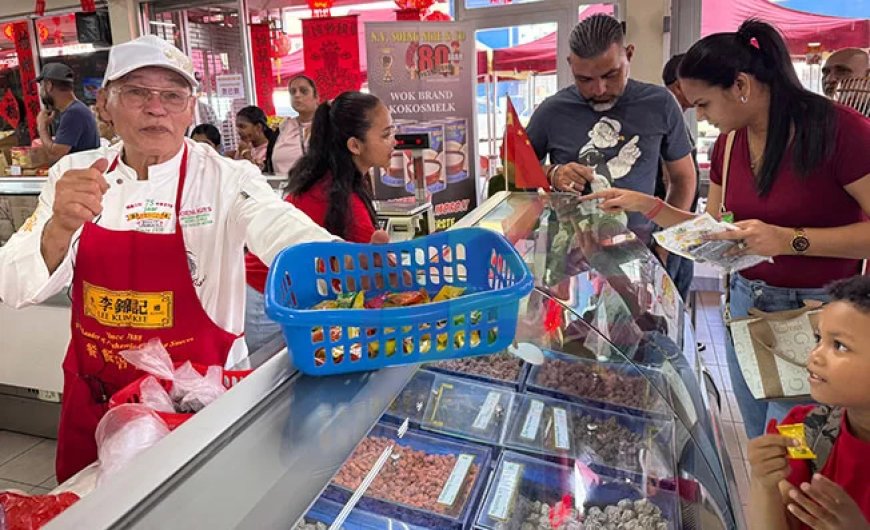Soeng Ngie luidt Chinees Nieuwjaar feestelijk in