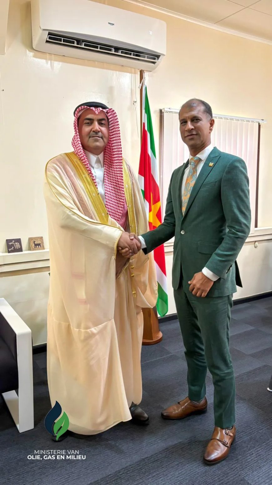 Olie-minister Brunings en Saoedische ambassadeur voeren overleg over energie en investeringen