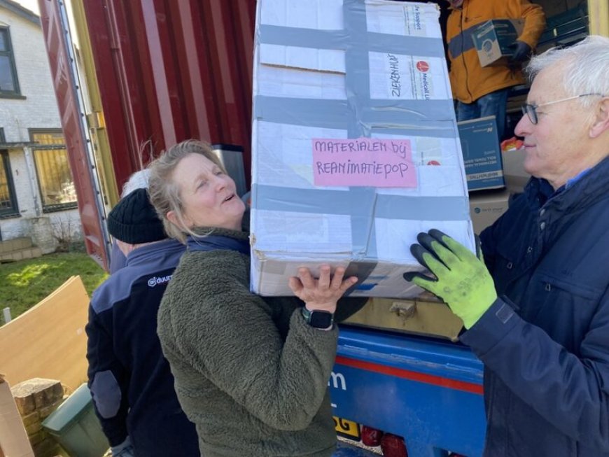 Container met medische hulpgoederen voor Mungra Medisch Centrum