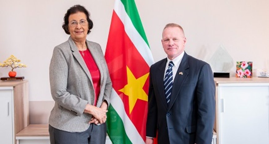 Tijdelijk zaakgelastigde VS bezoekt president Simons