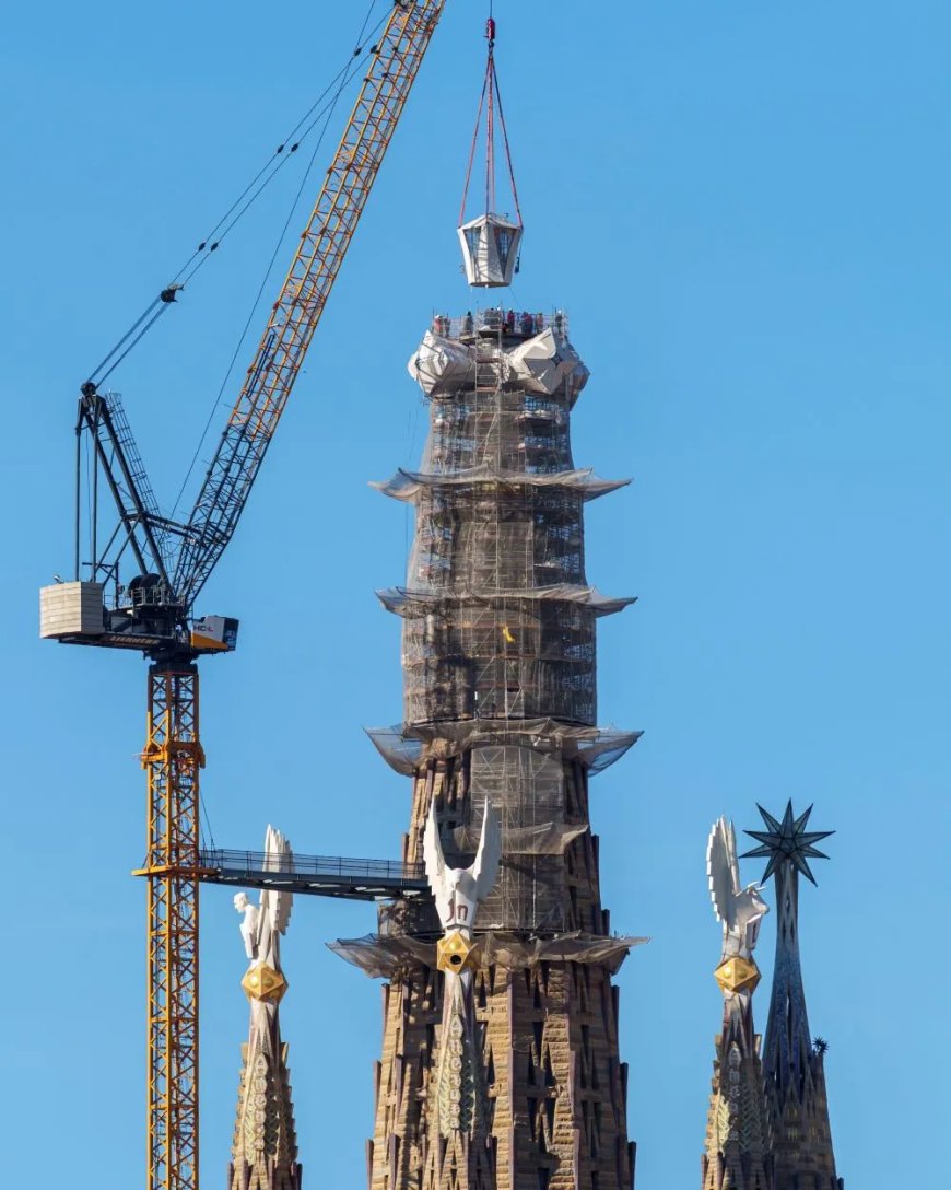 Opmerkelijk – Sagrada Familia in Barcelona bereikt eindelijk hoogste punt na start bouw basil