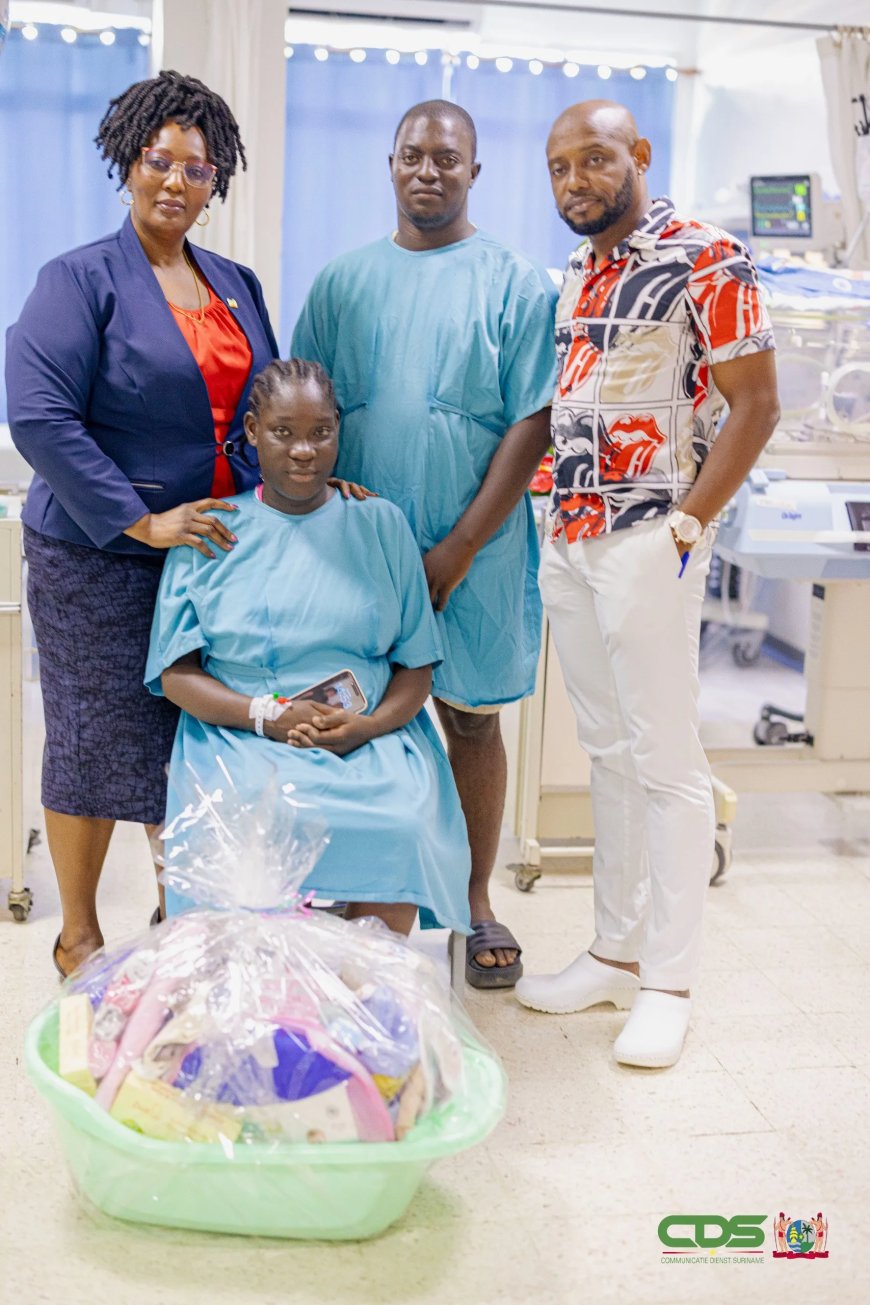 Minister Pokie feliciteert ouders met geboorte drieling