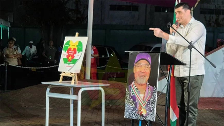 Adhin laat Bouterse herleven tijdens herdenking van 25 februari