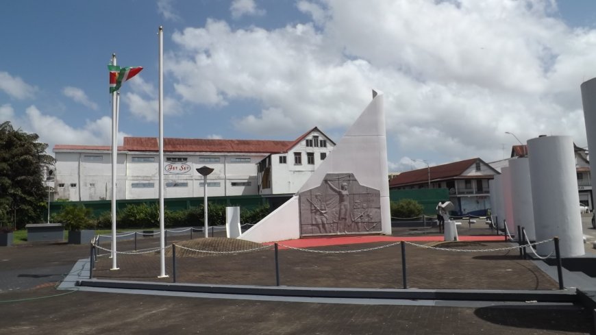 Herdenking 25 februari: Abrahams roept president op tegen misbruik idealen