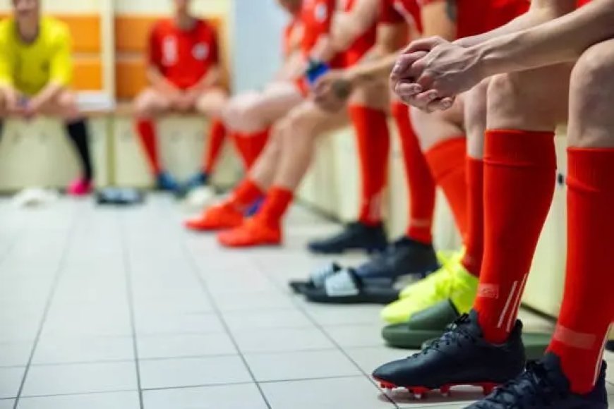 Opmerkelijk – Scheidsrechter die stiekem speelsters filmde in kleedkamers moet elk slachtoffe