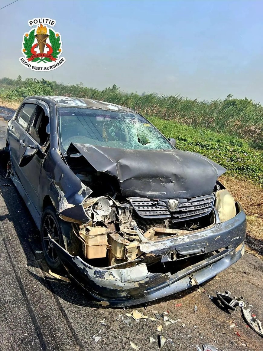 Kettingbotsing met 3 auto’s op Oost-Westverbinding Coronie door rookontwikkeling