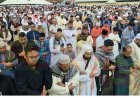 Honderden gelovigen sluiten Ramadan af met gezamenlijk Idul-gebed