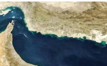 Straat van Hormuz blijft gesloten, drie schepen geraakt