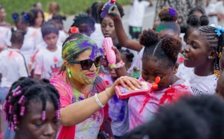 Kinderen uit dertig tehuizen vieren Phagwa samen op Onafhankelijkheidsplein