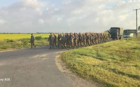 Militairen TCNL Regio West houden marsoefening