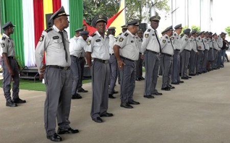 Ruim 600 politieagenten bevorderd; bond kritisch over leiding