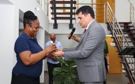 Parlementsvoorzitter Adhin benadrukt groeiende rol van vrouwen in politiek