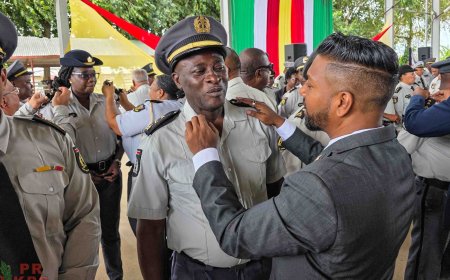 Monorath: medailles voor politie en andere Juspol-korpsen bij trouwe dienst