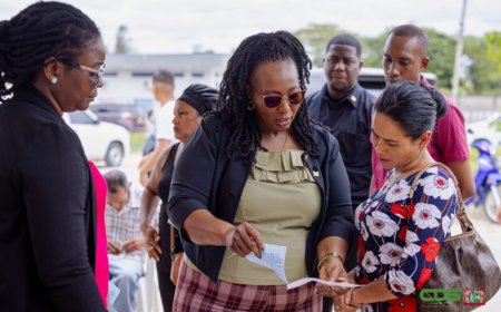 Distributie Moni Karta in Para verloopt succesvol