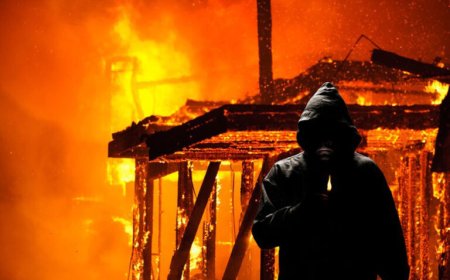 Woning Abiastraat in de as gelegd; vermoedelijk brandstichting