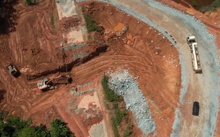 Levensgevaarlijke verzakkingen Afobakaweg aangepakt