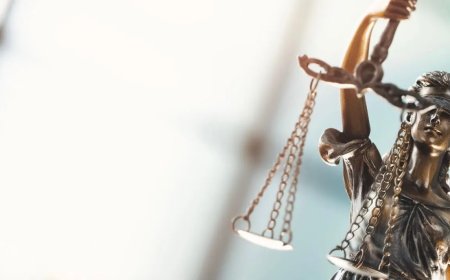 In staat van beschuldiging: twee maten in het rechtssysteem