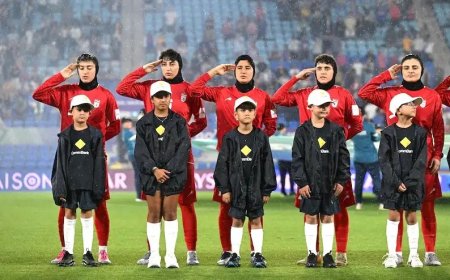 Drie Iraanse voetbalsters zien af van asiel in Australië