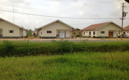 DIEPE WONINGCRISIS IN SURINAME