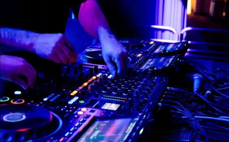 Harde muziek en gehoorschade: ook Surinaamse jongeren lopen risico.