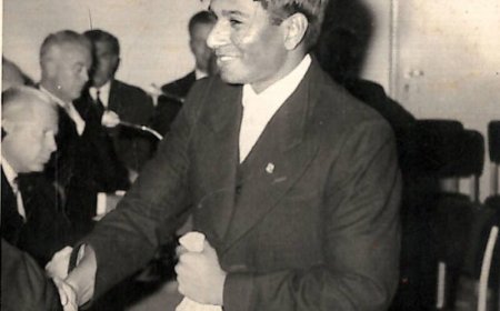 Recensie – ‘Ramsewak Shankar, technocraat als minister, manager en president’