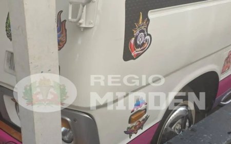 Busmonteur bekneld geraakt tussen bus en auto in garage