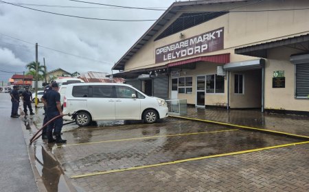 Markt Lelydorp grondig schoongemaakt na gezamenlijke actie dc en brandweer