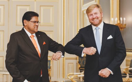 Koning Willem-Alexander reageert op overlijden Santokhi: “Wij zijn geraakt door dit onverwach